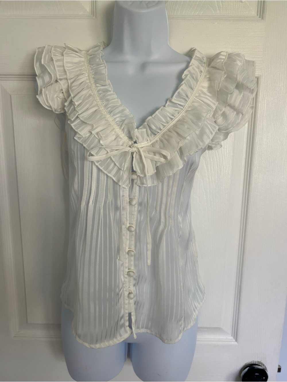 Romeo & Juliet Couture Cream Ruffled Tie-Front Blouse